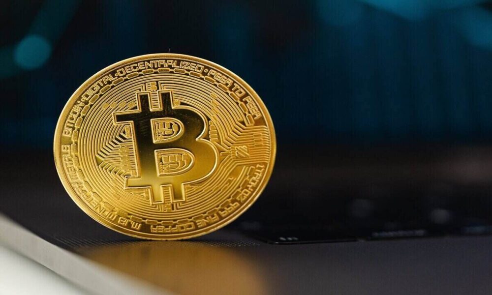 Bitcoin investește 500 USD)